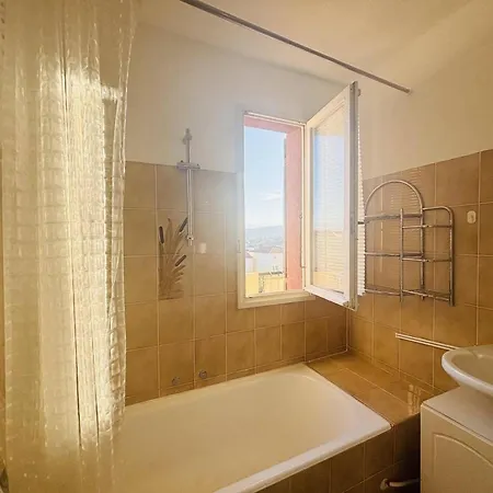 2 Pieces Avec Terrasses A 650m De La Plage, Parking Privatif Inclus - L'ile-rousse - Fr-1-63-348